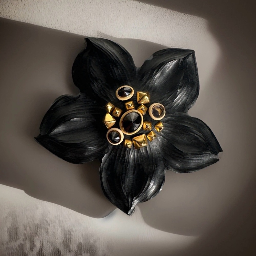 Vintage Large Alexis Bittar Black Lucite With Gold Accents Flower Brooch 3.4”